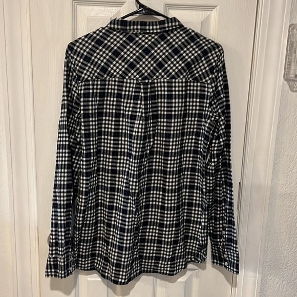 Women’s J Crew button up - Picture 3 of 3